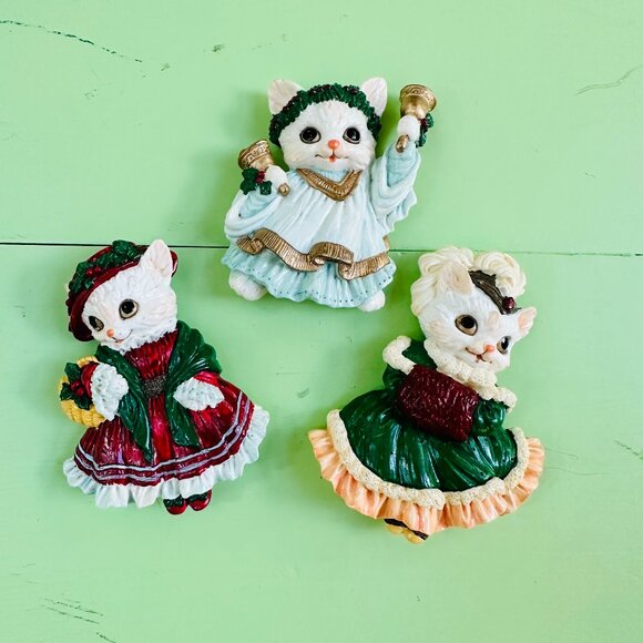 Vintage Christmas Fridge Magnets Trio Christmas Kittens Victorian Cat Kitchen - Picture 1 of 5